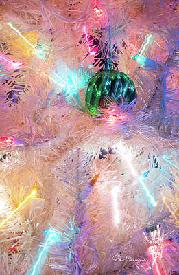 Abstract Photograph - Bulb 8922 by Dan Beauvais