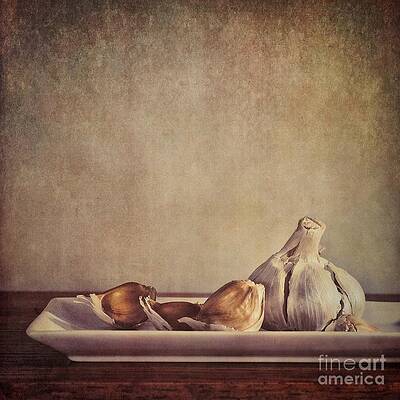 Garlic on a Square Plate Wall Art