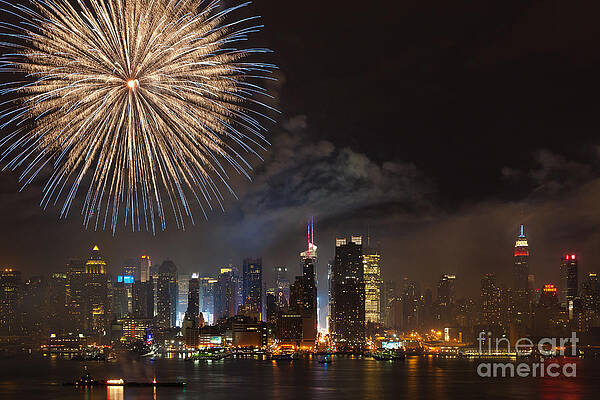 Wall Art featuring the photograph Hudson River Fireworks III by Clarence Holmes