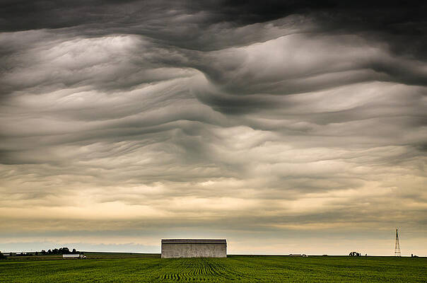 Cloud Photograph - Mammatus Clouds by Jeff Phillippi