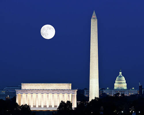Usa Photograph - Moon Rising In Washington DC by Steven Heap