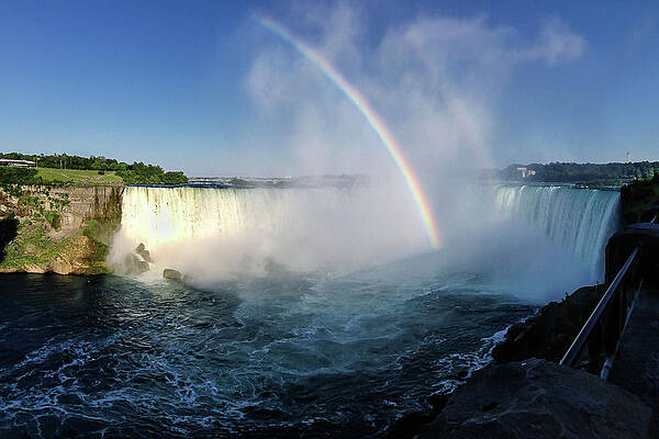 Niagara rainbow by Al Poullis