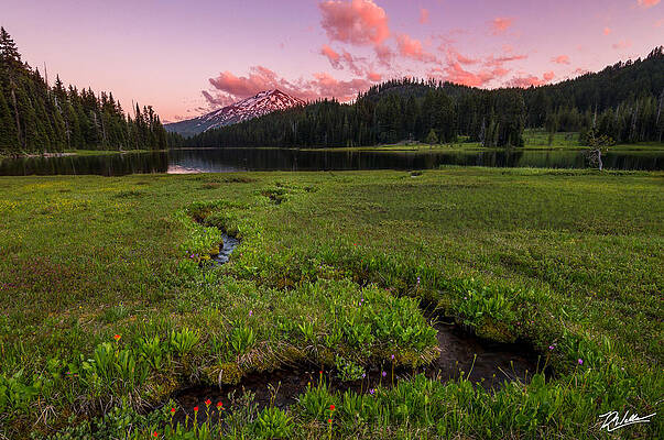 Serene Mountain Sunset Wall Art