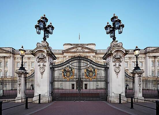 Lamp Wall Art featuring the digital art Buckingham Palace, London, England #1 by Richard Taylor