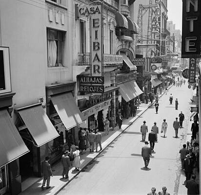 Busy 1950s City Street Scene Wall Art
