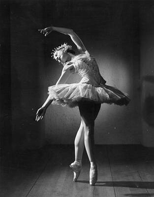 Graceful Ballet Dancer in Motion Wall Art