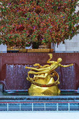 U S Wall Art featuring the digital art Statue, Rockefeller Center Nyc #1 by Lumiere