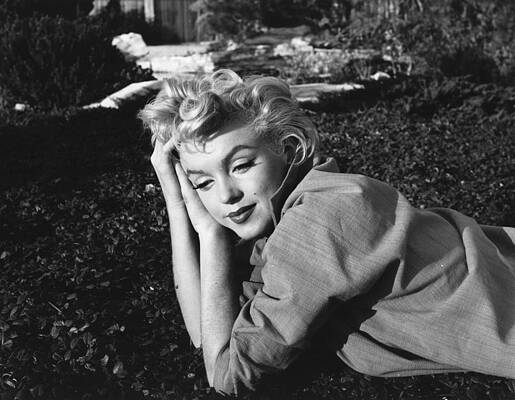 Marilyn Monroe Relaxing Outdoors Wall Art