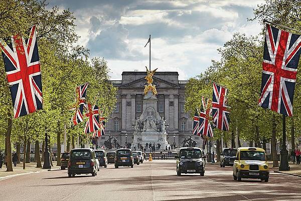 British Wall Art featuring the digital art Buckingham Palace, London, England #2 by Richard Taylor