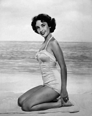 Wall Art featuring the photograph Elizabeth Taylor #2 by Hulton Archive