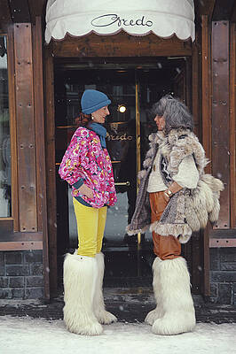 Stylish Winter Fashion Encounter Wall Art