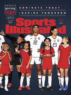 USWNT and Young Fans Photograph