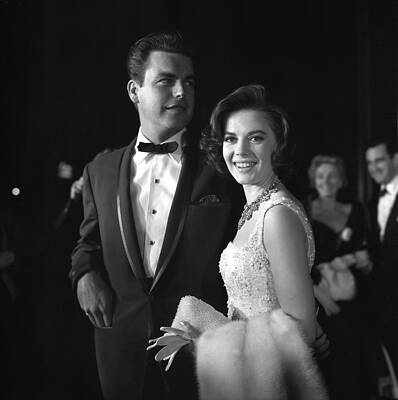 Wall Art featuring the photograph Natalie Wood And Robert Wagner #6 by Michael Ochs Archives