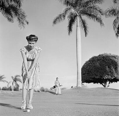 Vintage Woman Playing Golf Wall Art