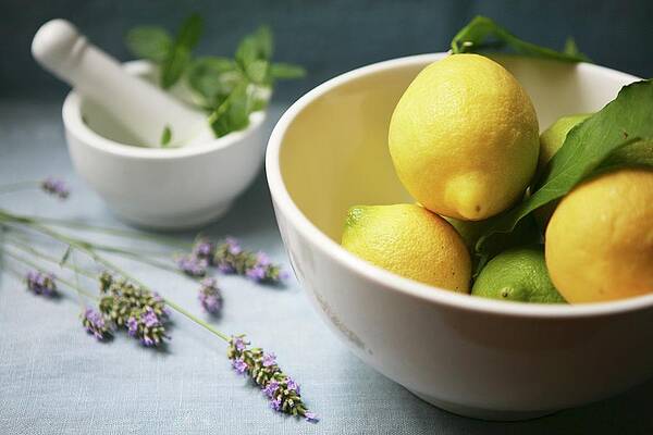 A Bowl Of Fresh Lemons Print