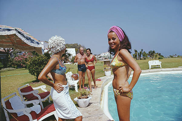 Retro Poolside Gathering Wall Art