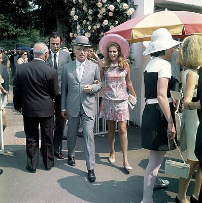 Stylish 1960s Fashion Parade Wall Art