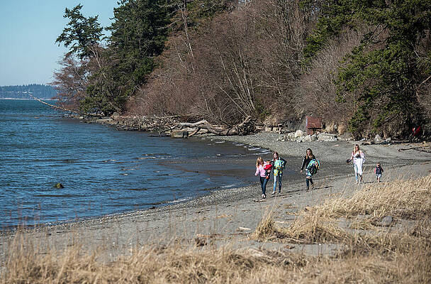 Beach Photograph - Bay View Beach Walkers by Tom Cochran