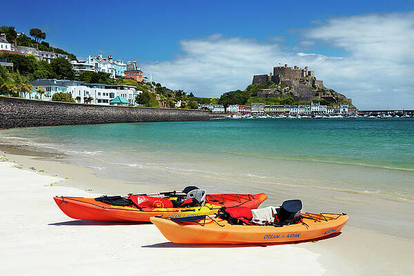British Wall Art featuring the digital art Boats On The Beach by Richard Taylor