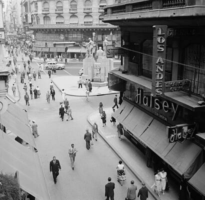 Busy City Street in the 1950s Wall Art