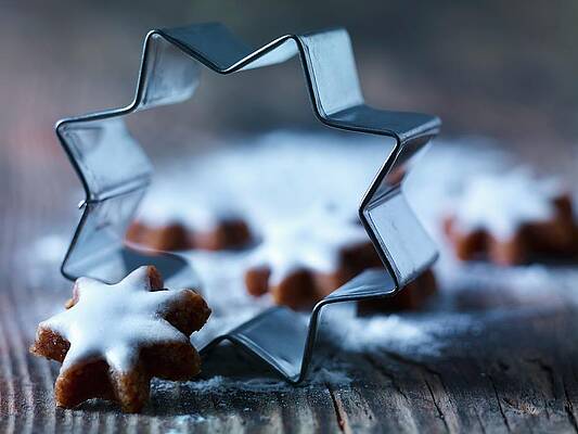 Cinnamon Stars With Cutters Print