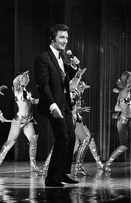Wall Art featuring the photograph Des Oconnor by William Lovelace