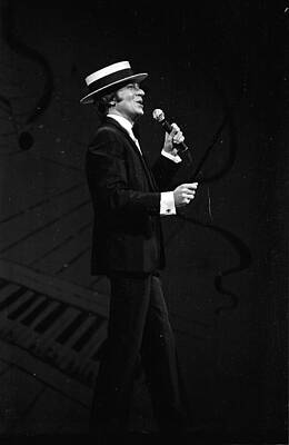 Wall Art featuring the photograph Des Rehearses by William Lovelace