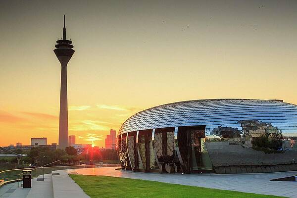 Horizontal Wall Art featuring the digital art Dusseldorf, Rhein Tower by Maurizio Rellini