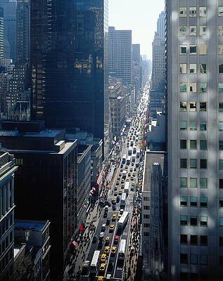 United States Wall Art featuring the digital art Fifth Avenue, Nyc by Gunter Grafenhain
