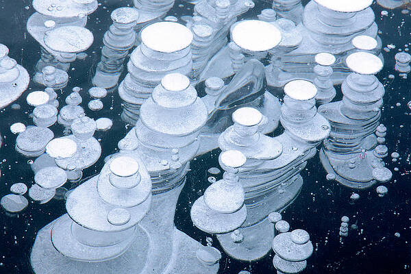 Freeze Wall Art featuring the digital art Frozen Ice Bubbles by Roberto Moiola