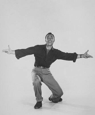 Wall Art featuring the photograph Gene Kelly by Hulton Archive