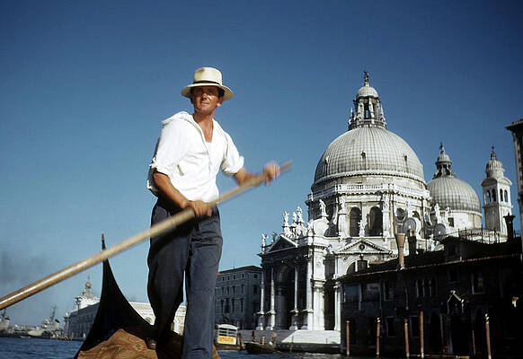 Wall Art featuring the photograph Gondolier In Venice Italy by Michael Ochs Archives