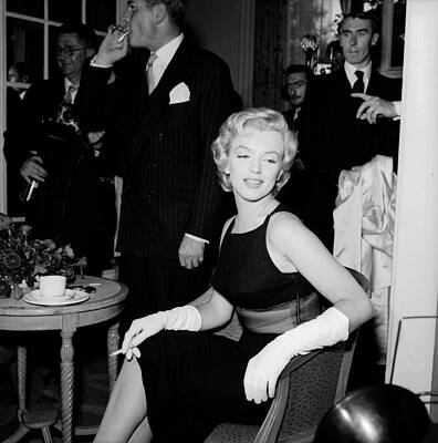 Marilyn Monroe at a Glamorous Event Wall Art
