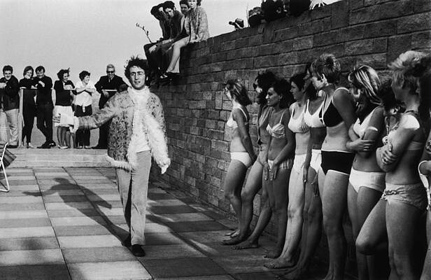 Fashion Event with Iconic Musician Wall Art