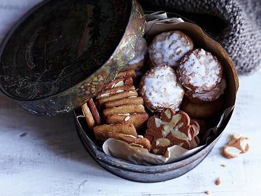Mini Gingerbreads And Spice Biscuits Print