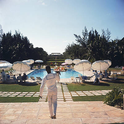Luxury Poolside Service View Wall Art