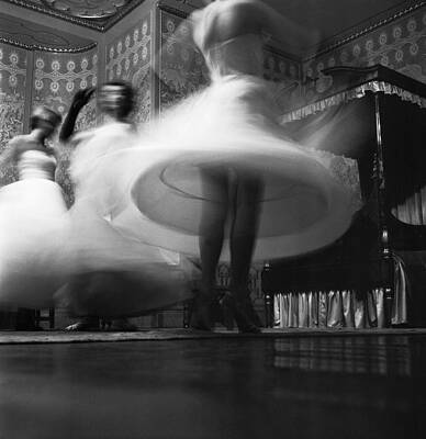 Graceful Dancers in Motion Wall Art