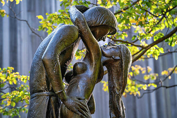 North America Wall Art featuring the digital art Romeo & Juliet In Central Park, Nyc by Laura Zeid