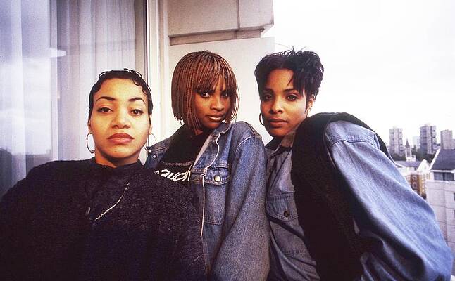 Wall Art featuring the photograph Salt N Pepa London 1990 by Martyn Goodacre