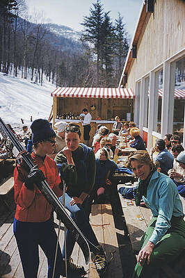 Apres-Ski Gathering at the Lodge Wall Art