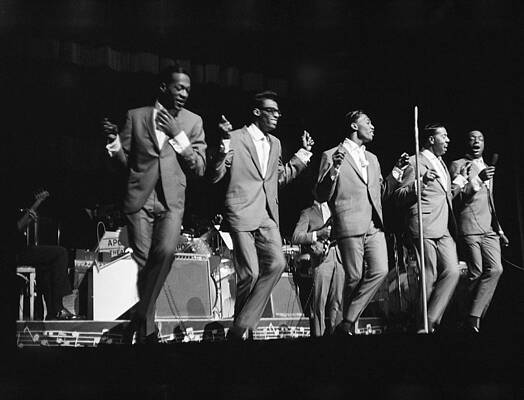 Legendary Vocal Group Performing Wall Art