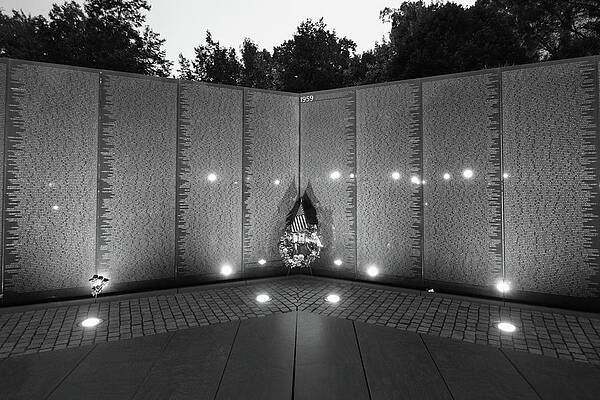 Sunset Photograph - Vietnam Memorial Wreath by American Landscapes