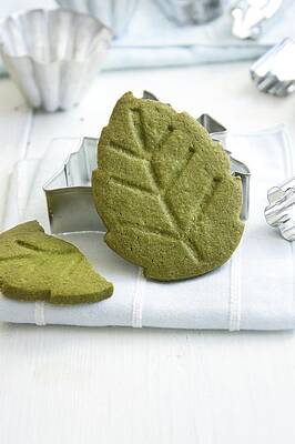 Woodruff Biscuits With Green Tea Print