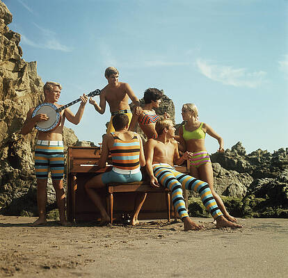Wall Art featuring the photograph Young Women And Men Having Fun On Beach by Tom Kelley Archive