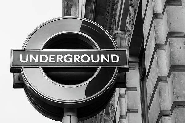 Photograph - London Underground Sign In Monochrome #1 by Francisco Ruiz Navas