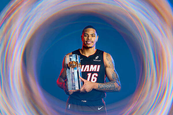 Slam Dunk Photos for Sale - Official NBA Photo Store