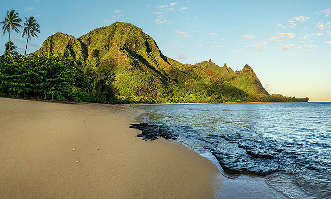 Wall Art featuring the photograph Early Morning Sunrise Over Tunnels Beach On Kauai In Hawaii #3 by Steven Heap