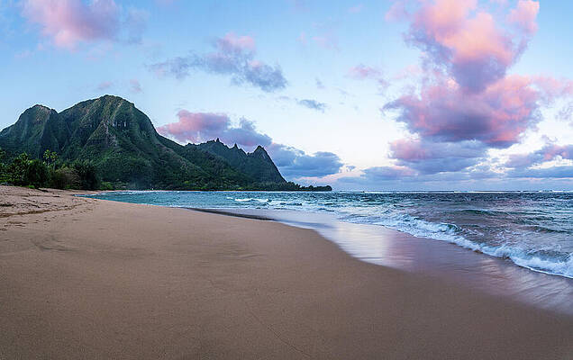 Wall Art featuring the photograph Early Morning Sunrise Over Tunnels Beach On Kauai In Hawaii #5 by Steven Heap
