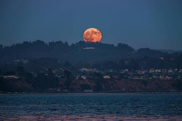 Nature Wall Art featuring the photograph Aptos Moonrise by Tommy Farnsworth