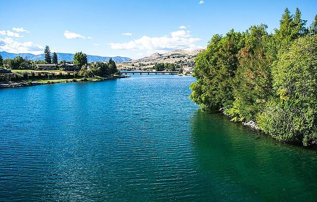 Photograph - Blue And Green Lake Chelan by Tom Cochran